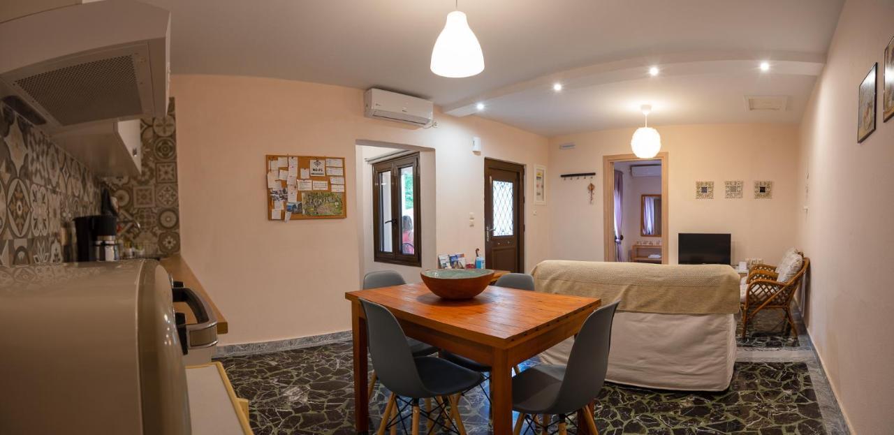 The House Under The Rocks Of Meteora 1 Apartment กาลัมปากา ภายนอก รูปภาพ